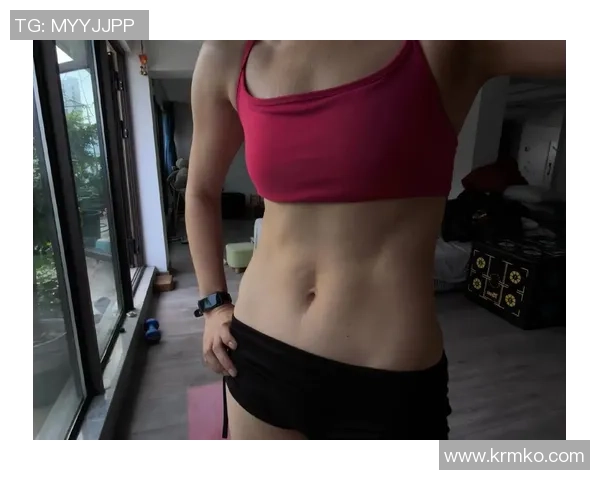 腹肌如足球般坚韧有力，塑造完美身材的秘密与训练方法揭秘